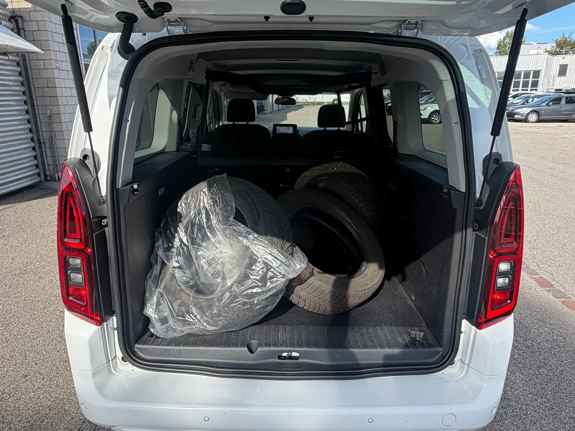 OPEL Combo Life XL 1.2 Enjoy-image-13