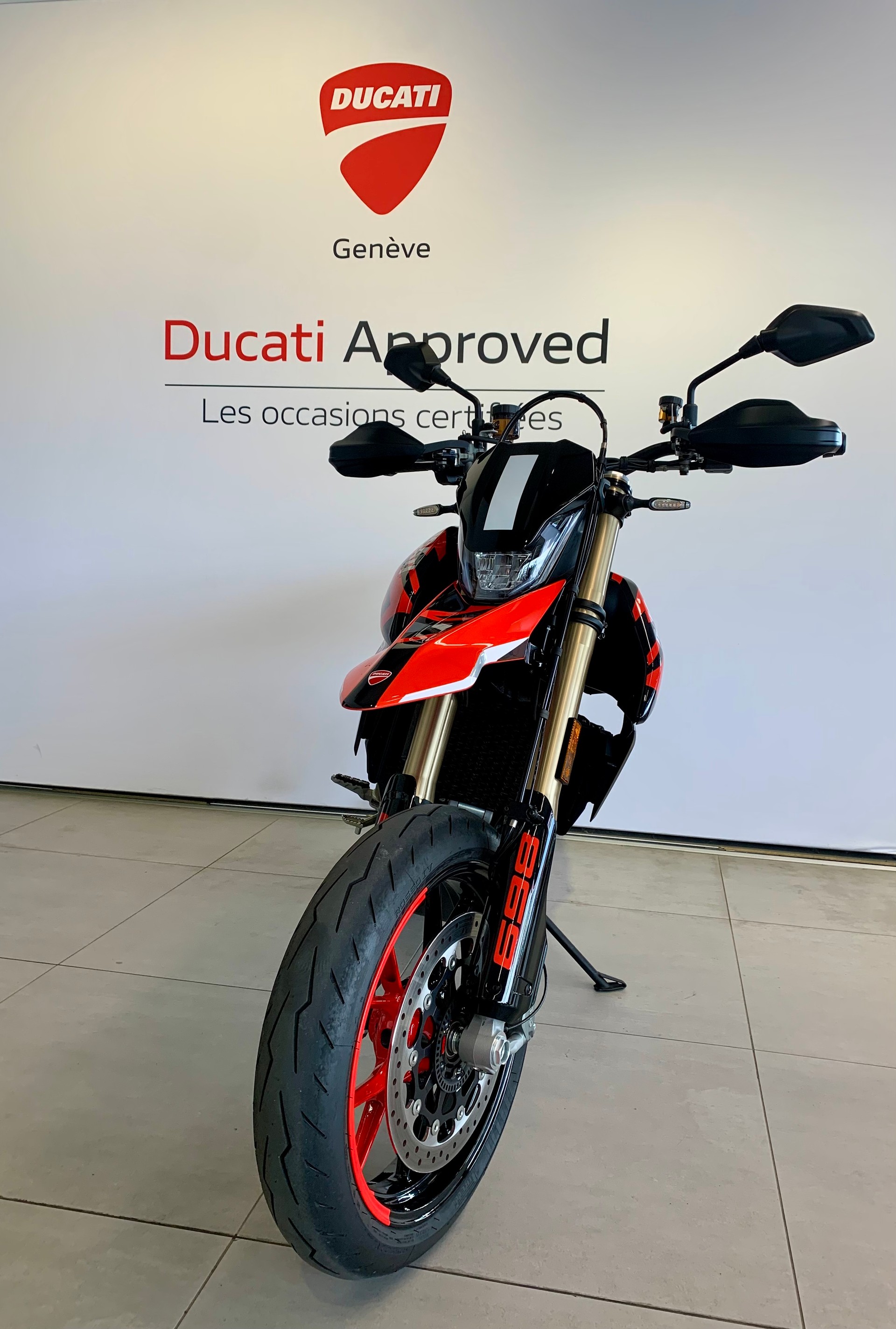 DUCATI Hypermotard 698 Mono RVE-showroom-element-2