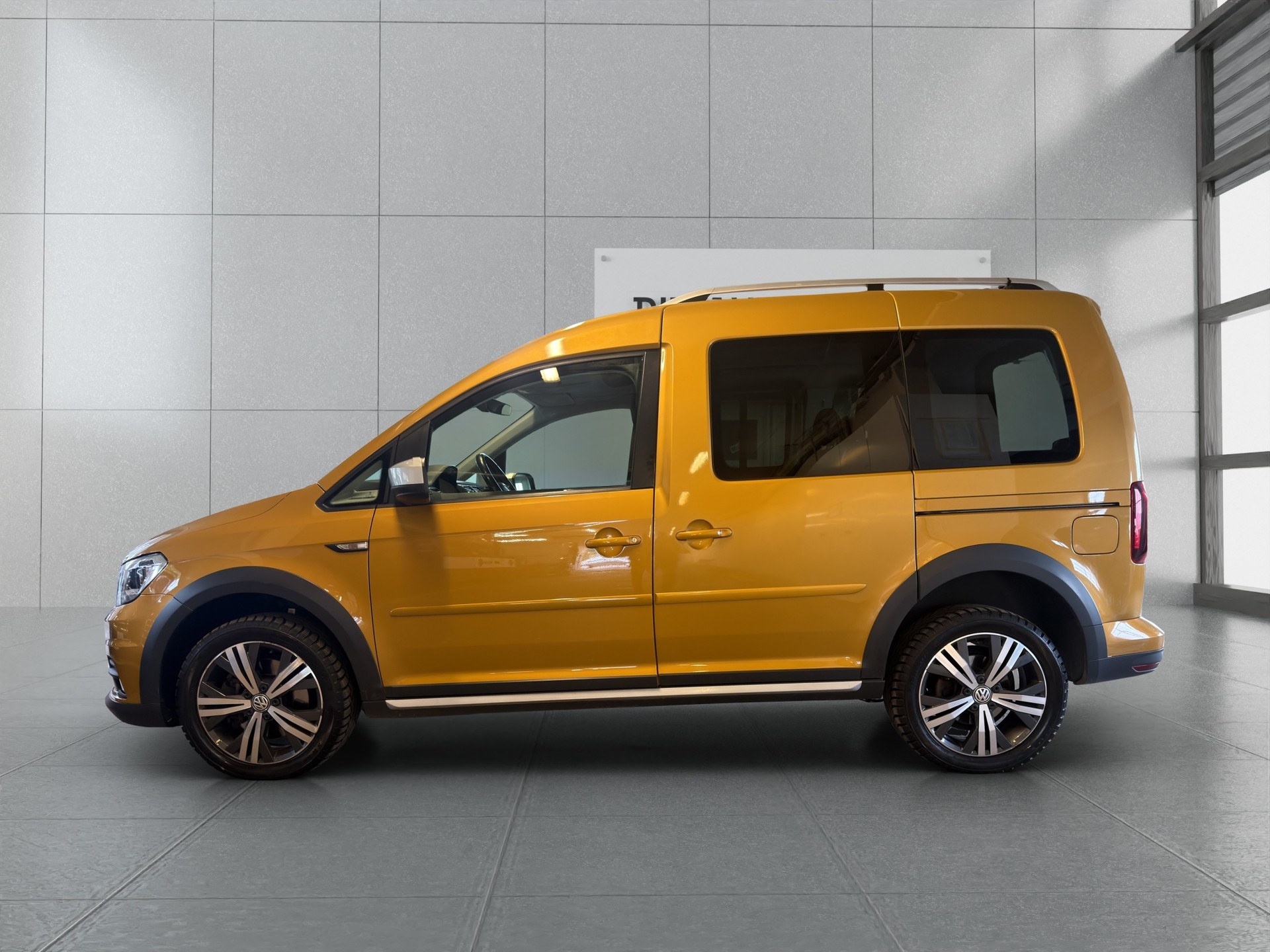 VW Caddy Alltrack 2.0 TDI 4Motion DSG*AUTOMATIC*AHK*-image-9
