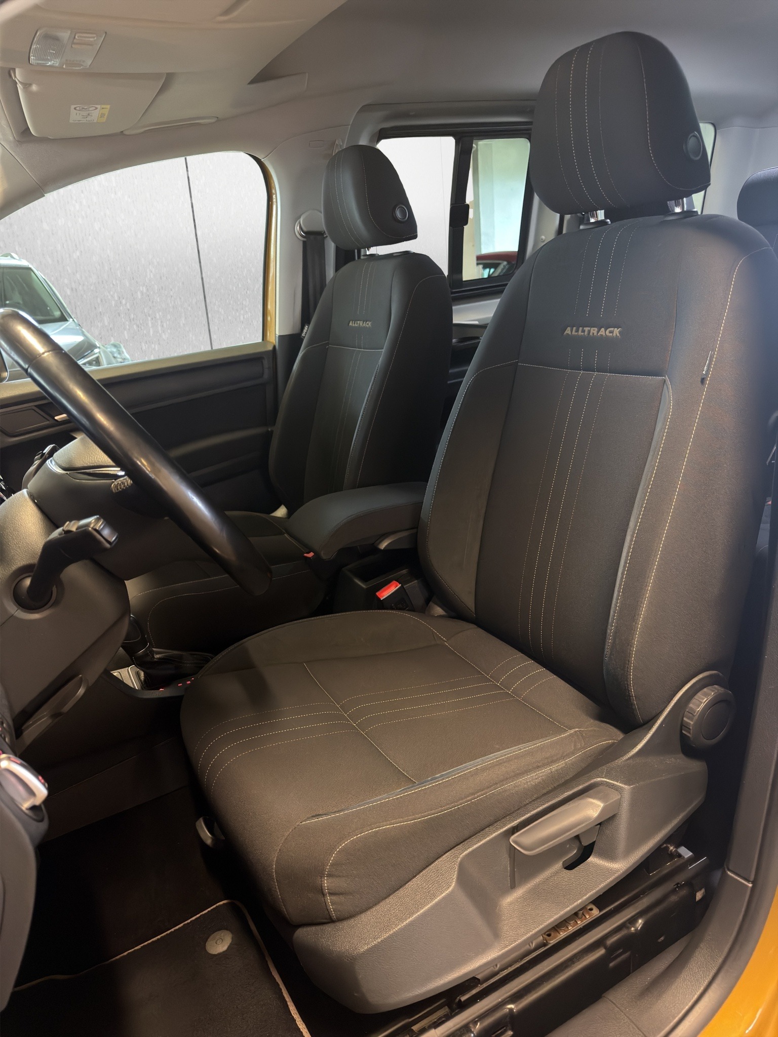 VW Caddy Alltrack 2.0 TDI 4Motion DSG*AUTOMATIC*AHK*-image-12