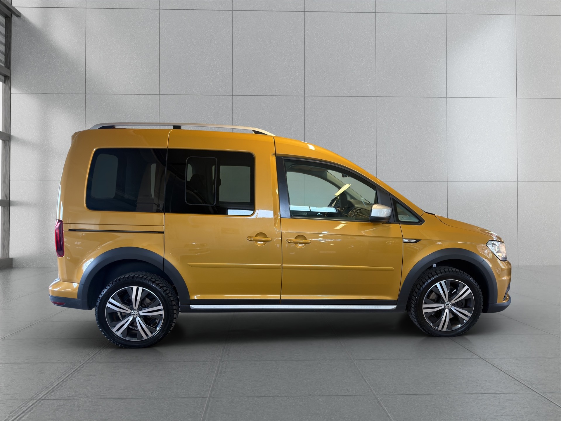 VW Caddy Alltrack 2.0 TDI 4Motion DSG*AUTOMATIC*AHK*-image-21