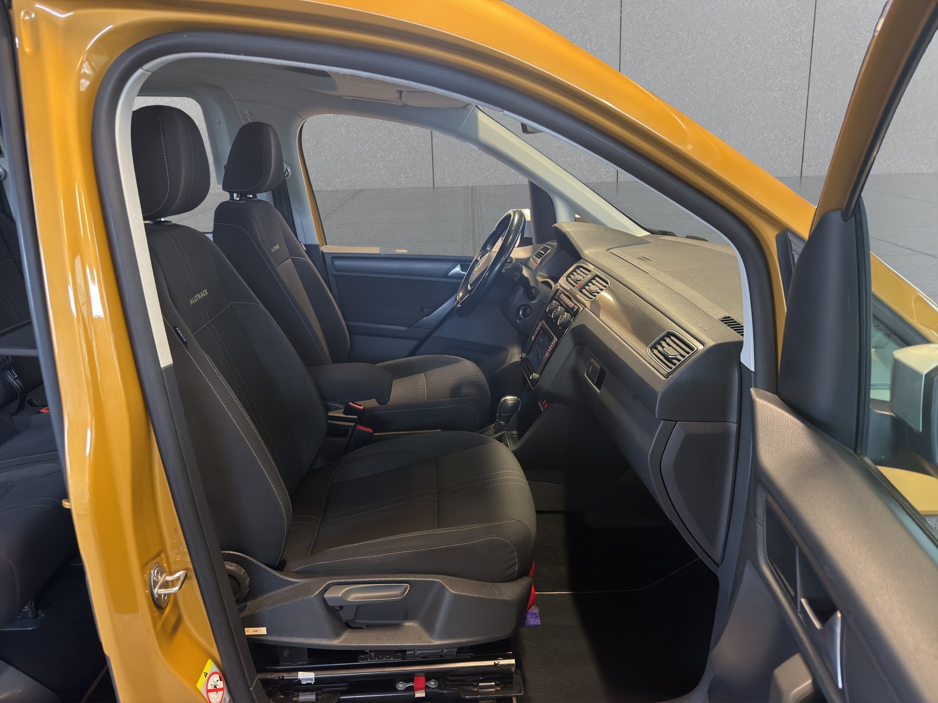 VW Caddy Alltrack 2.0 TDI 4Motion DSG*AUTOMATIC*AHK*-image-22