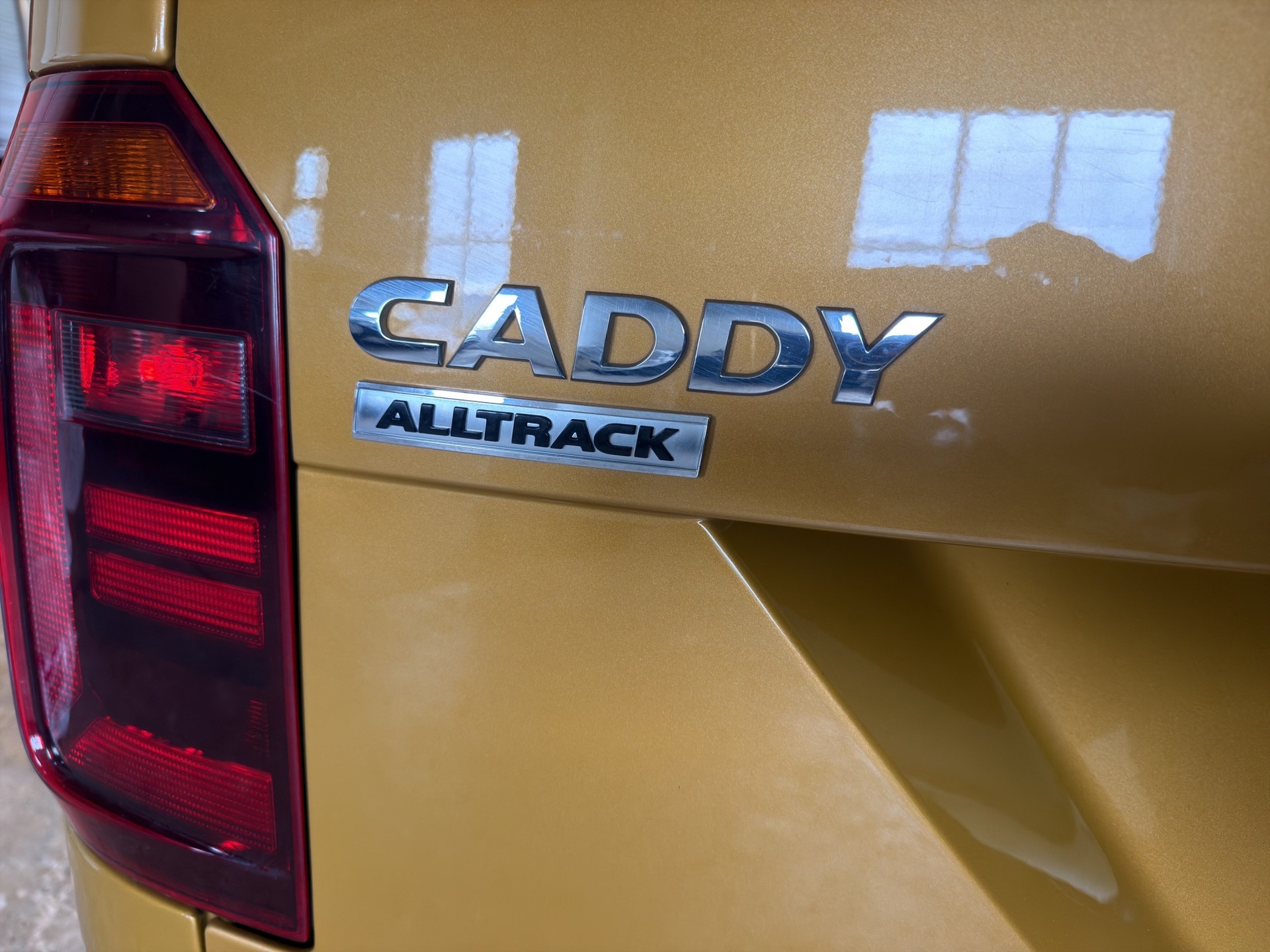 VW Caddy Alltrack 2.0 TDI 4Motion DSG*AUTOMATIC*AHK*-image-5