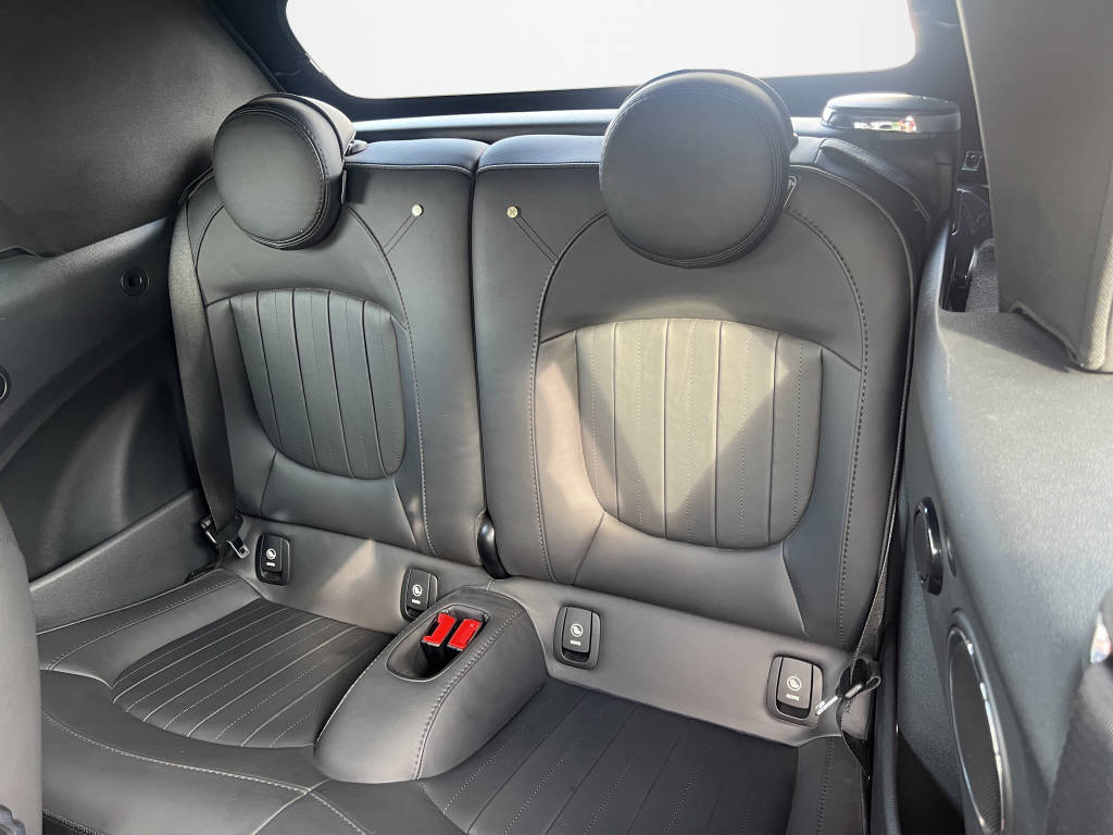 MINI Cabrio 2.0i Cooper S-image-14