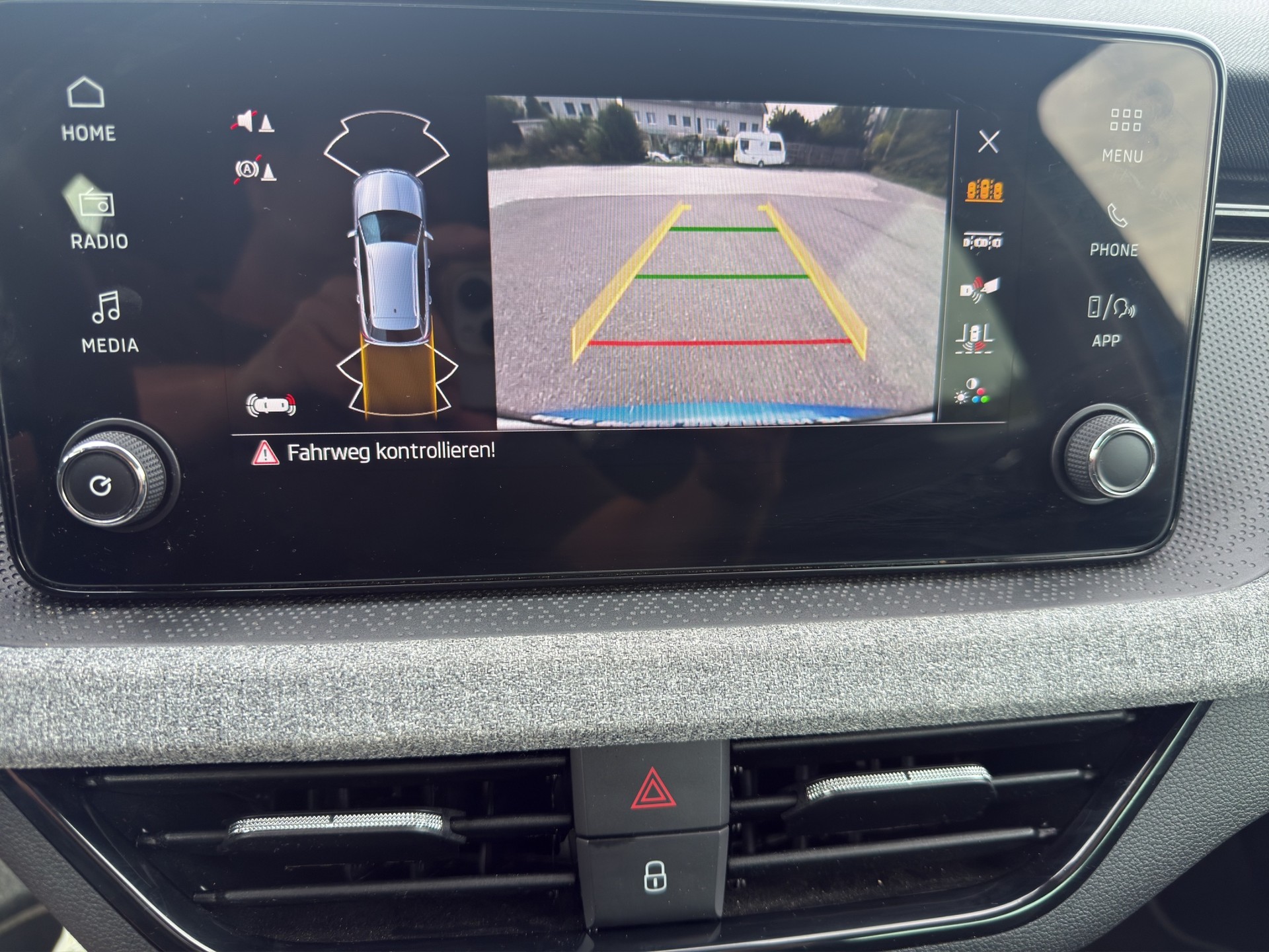 SKODA Kamiq Black Style 1.0 TSI DSG7+Kamera+LED+Sitzh-image-11