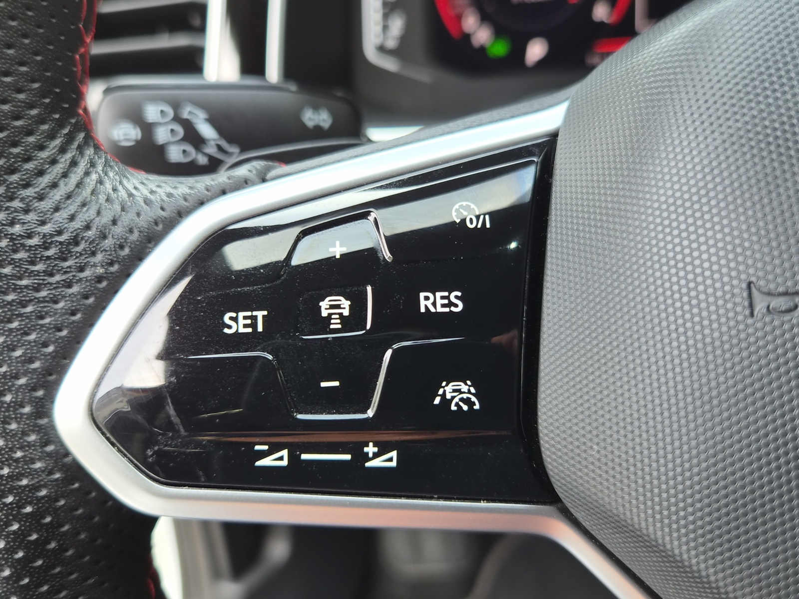 VW Polo 2.0 TSI GTI DSG-image-12
