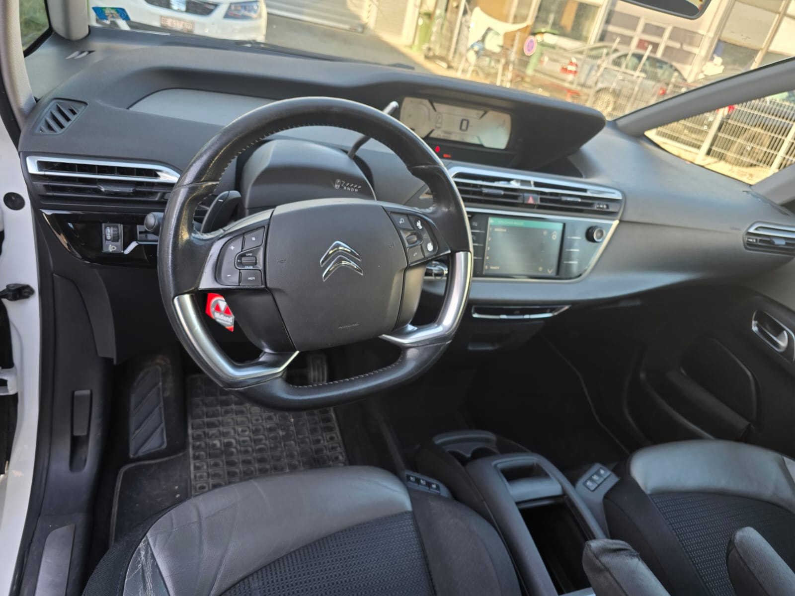CITROEN Grand C4 Picasso 1.6 BlueHDi Exclusive EAT6-image-8