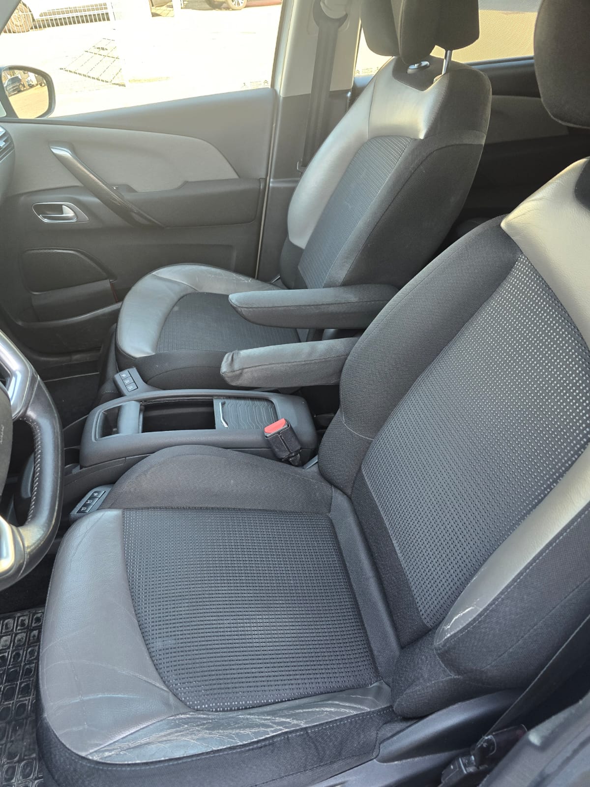 CITROEN Grand C4 Picasso 1.6 BlueHDi Exclusive EAT6-image-9
