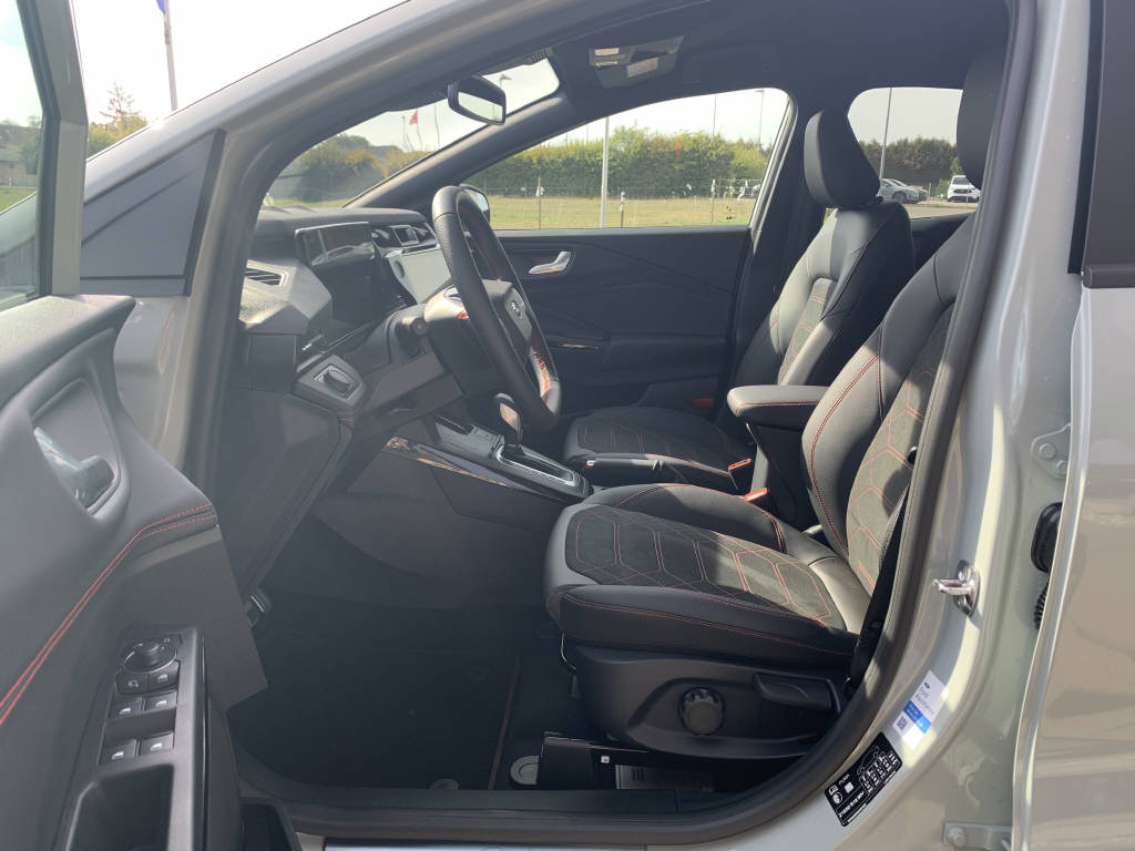 FORD Puma 1.0 EcoB Hybrid 155 ST-Line X **Shadow Edition**-image-9