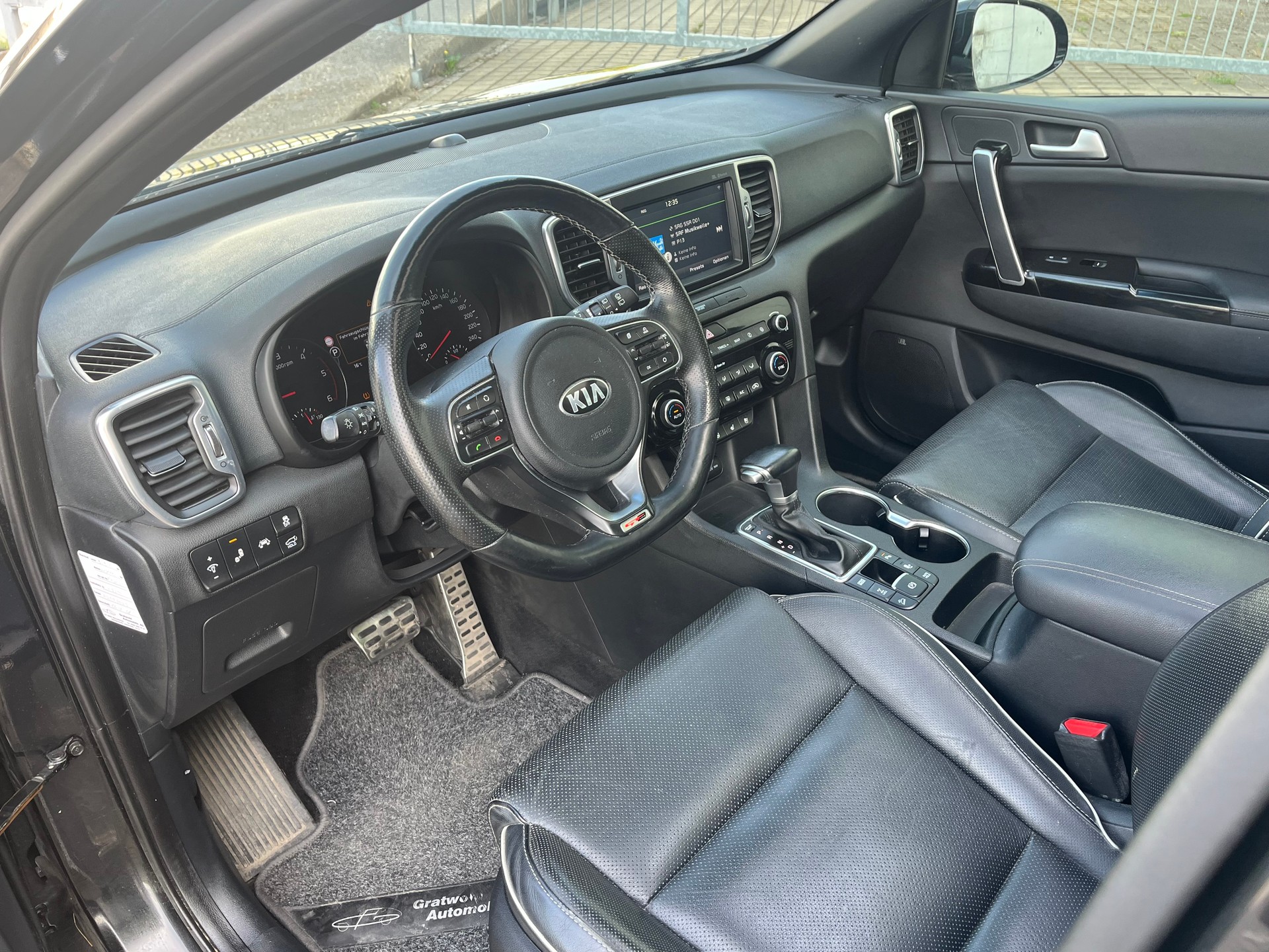 KIA Sportage 2.0CRDi Style GT Line 4WD Automat-image-9