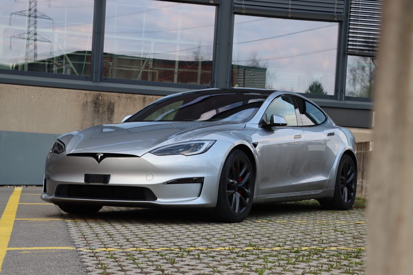 TESLA Plaid-image-1