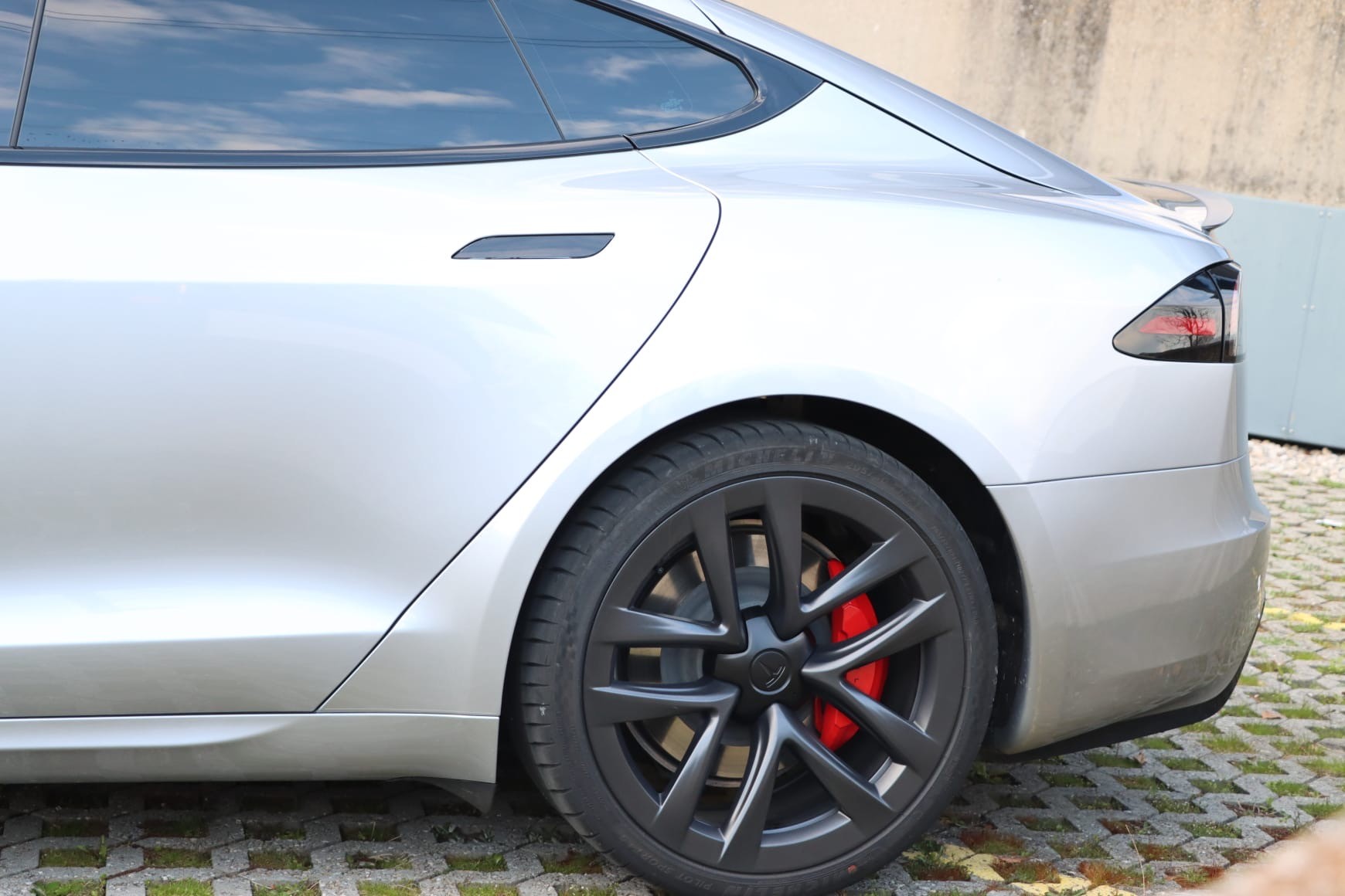 TESLA Plaid-image-3