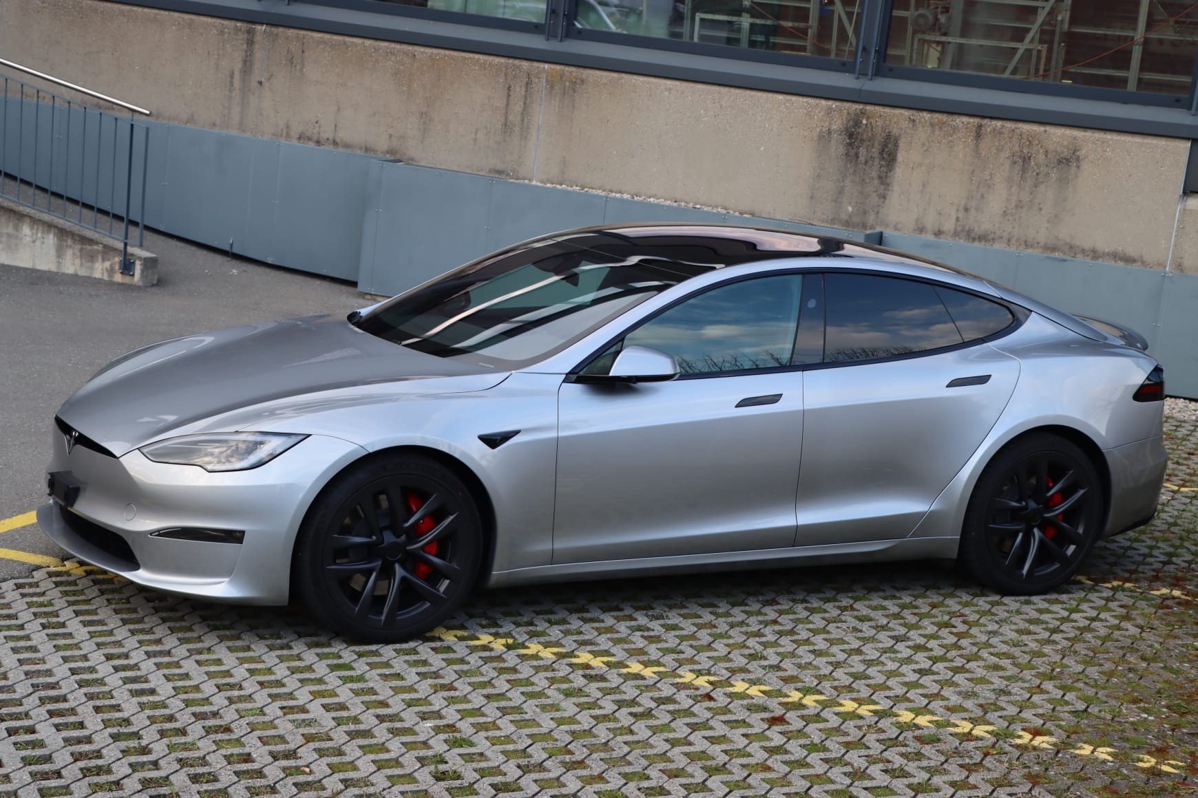TESLA Plaid-image-4