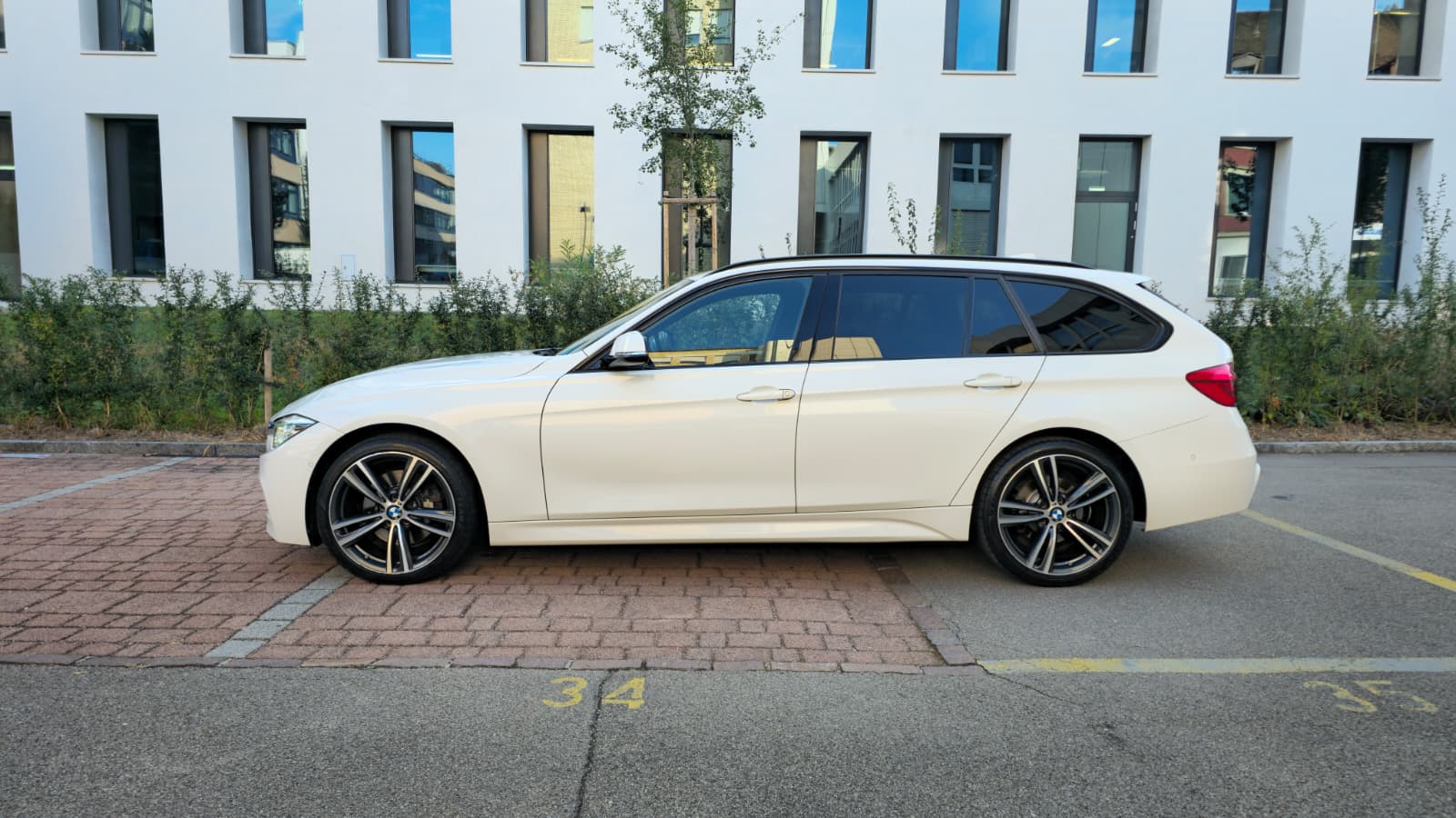 BMW 330i xDrive Touring M Sport Steptronic| Frisch ab MFK| AB Service| 8Fach| **Top Ausstattung**-image-4