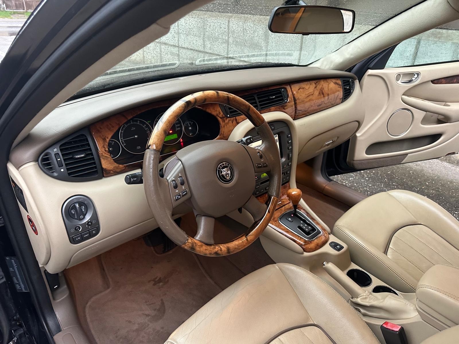 JAGUAR X-Type Estate 2.5 V6 Traction4 Sovereign-image-9