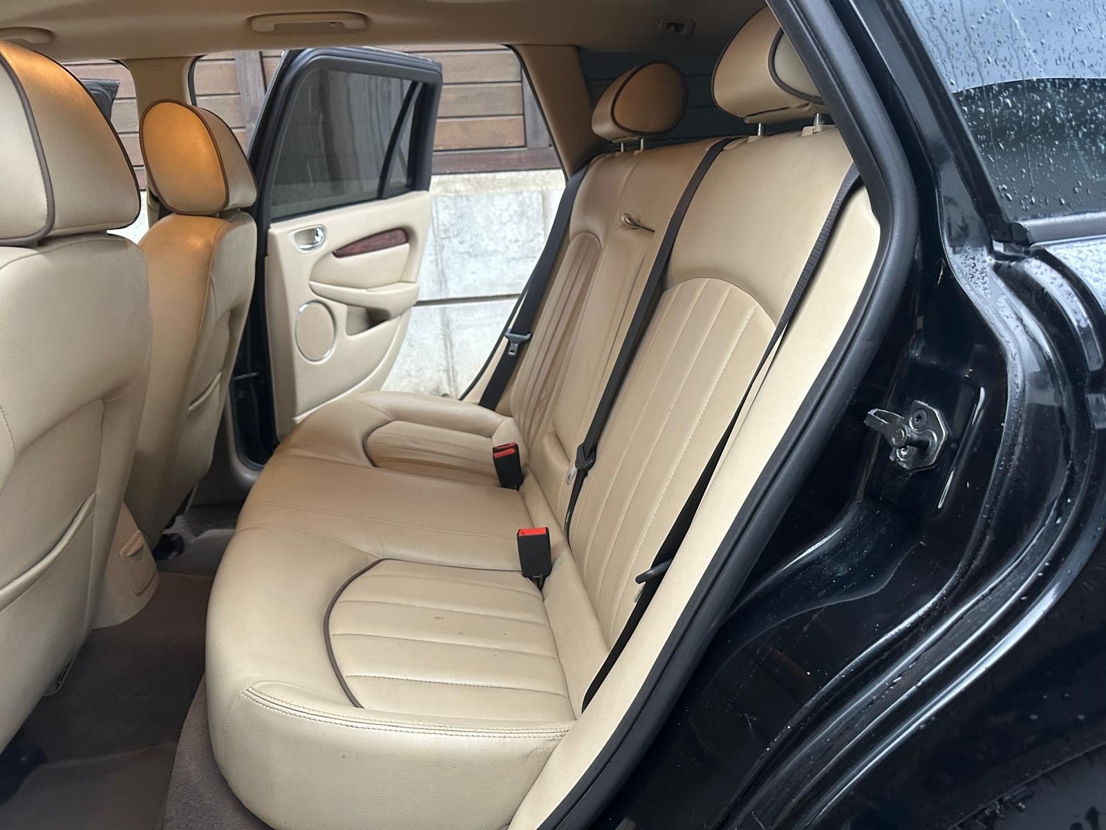 JAGUAR X-Type Estate 2.5 V6 Traction4 Sovereign-image-10