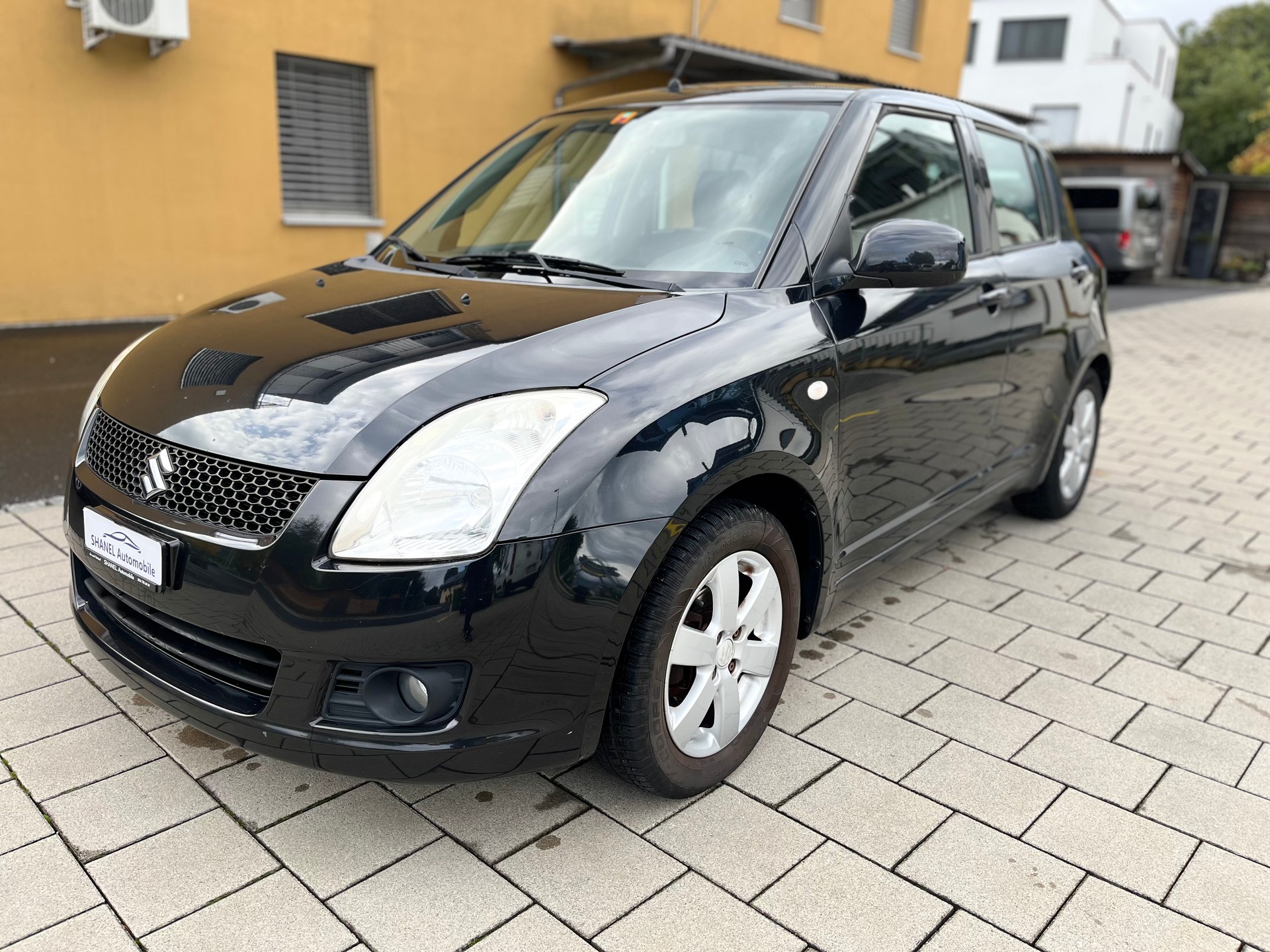 SUZUKI Swift 1.3i 16V GL Top-image-2