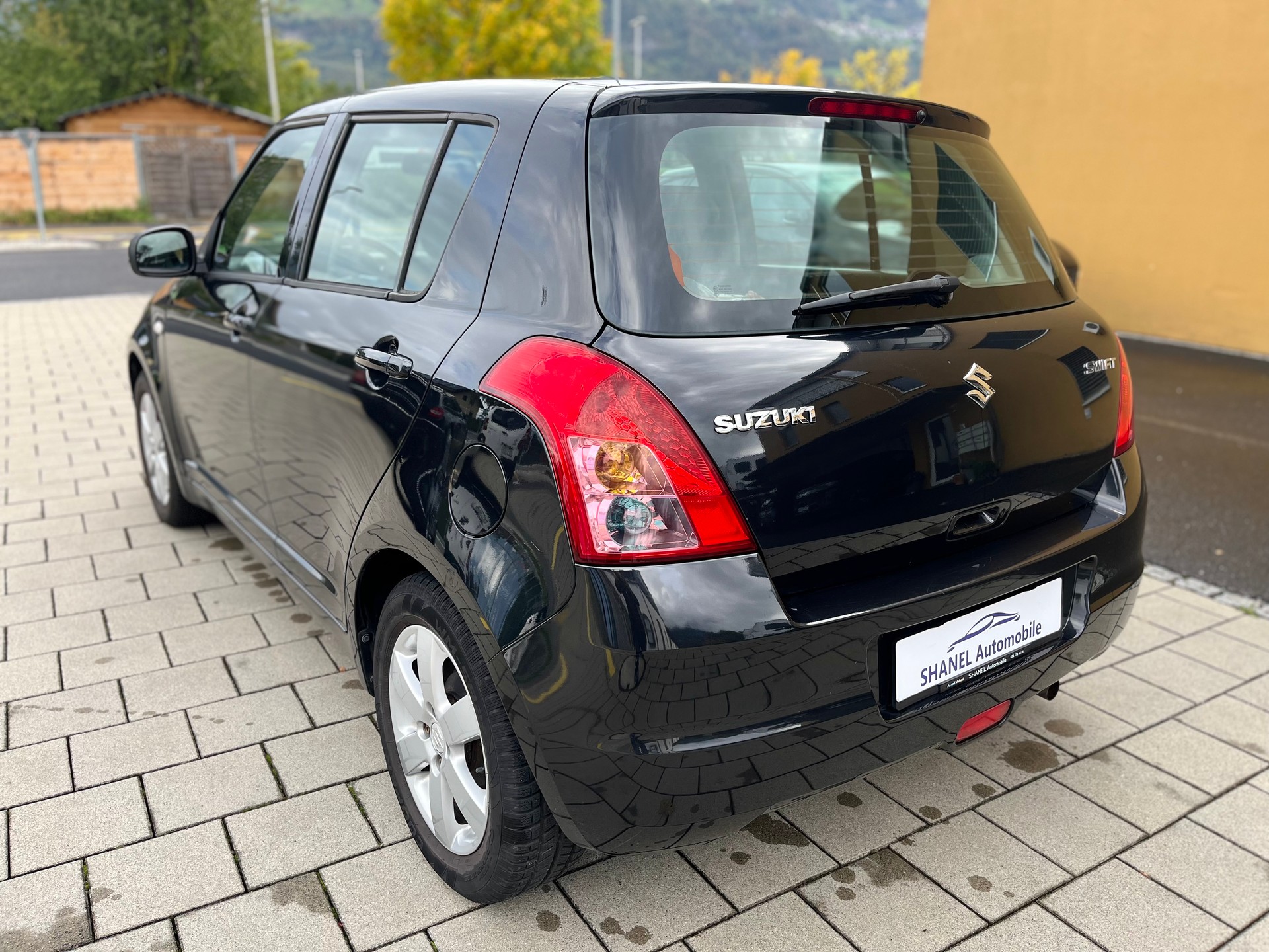 SUZUKI Swift 1.3i 16V GL Top-image-3