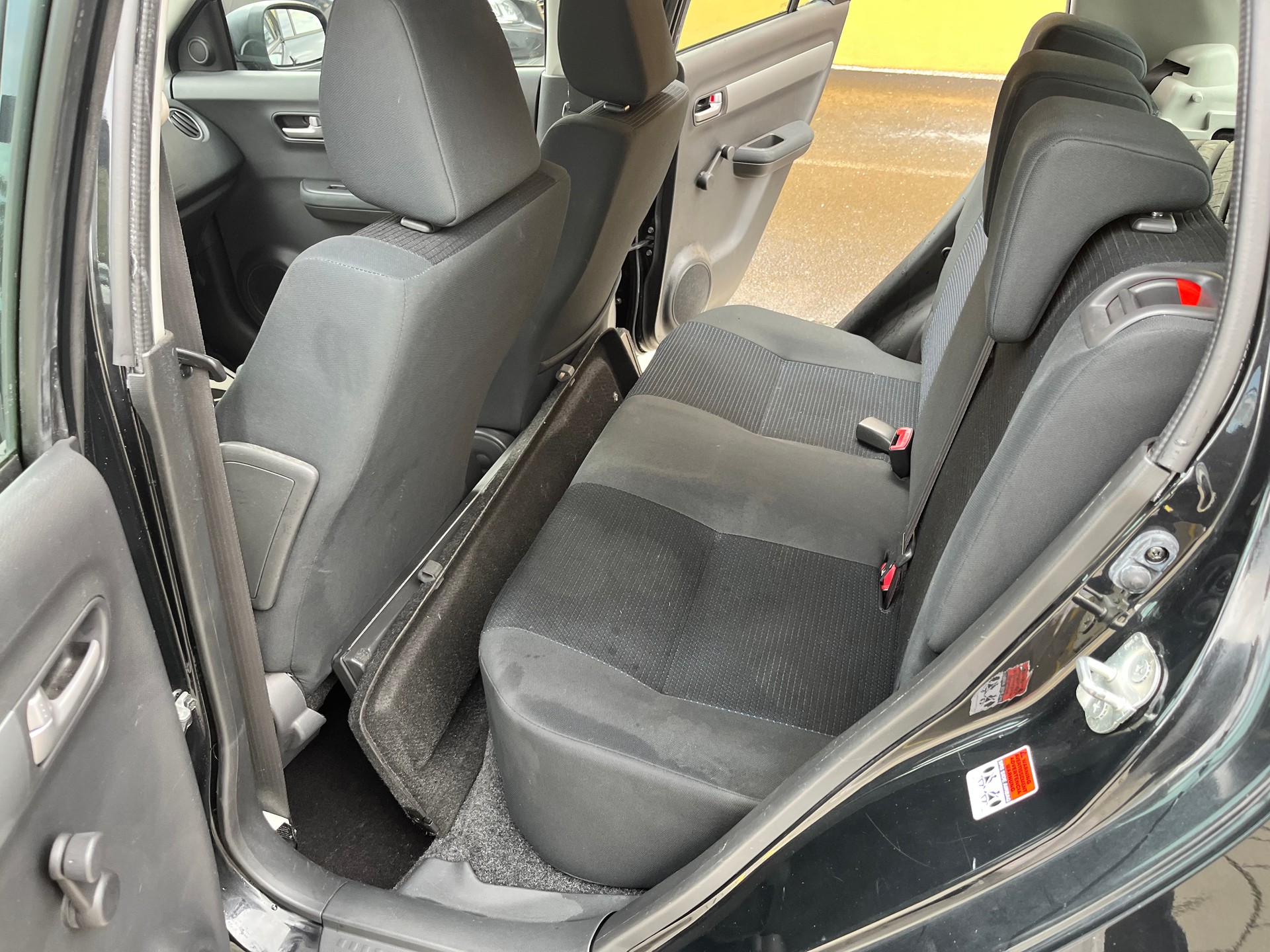 SUZUKI Swift 1.3i 16V GL Top-image-9
