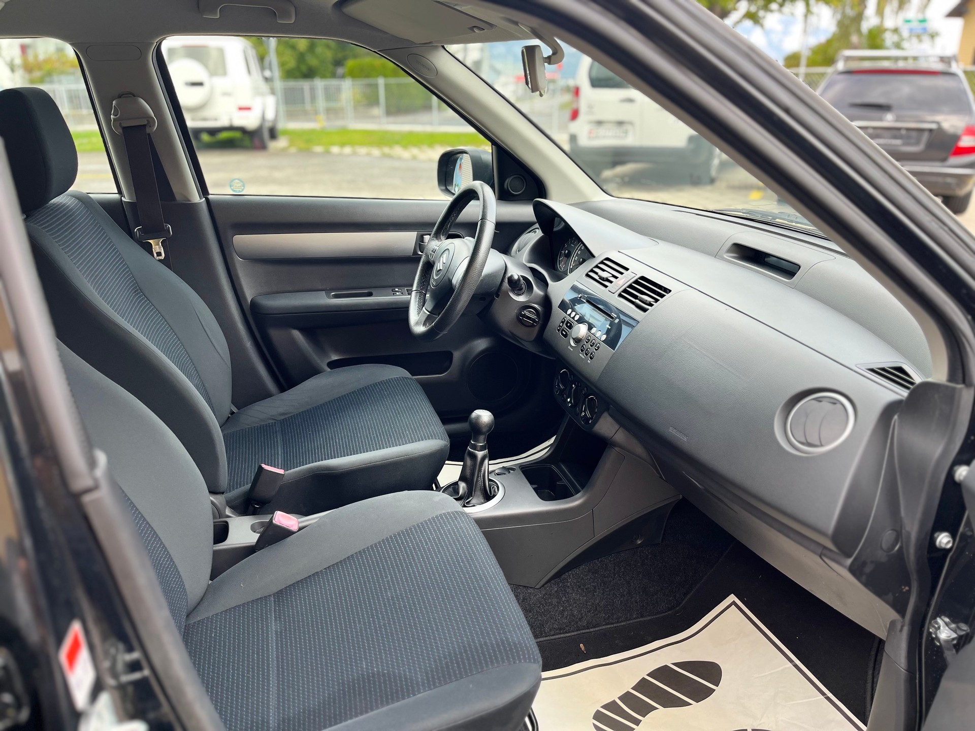 SUZUKI Swift 1.3i 16V GL Top-image-7