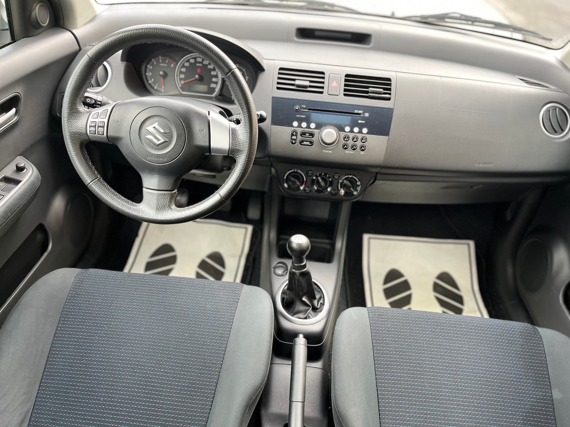 SUZUKI Swift 1.3i 16V GL Top-image-11