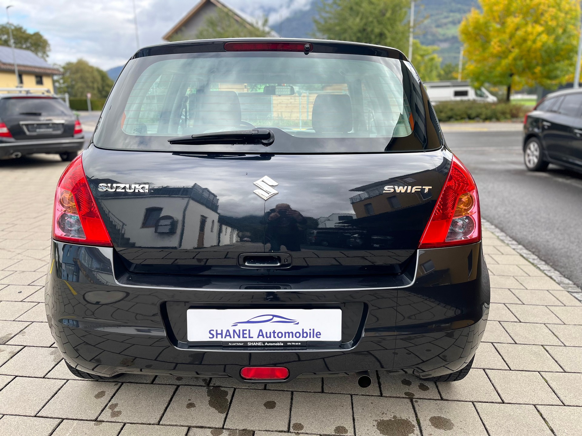 SUZUKI Swift 1.3i 16V GL Top-image-1