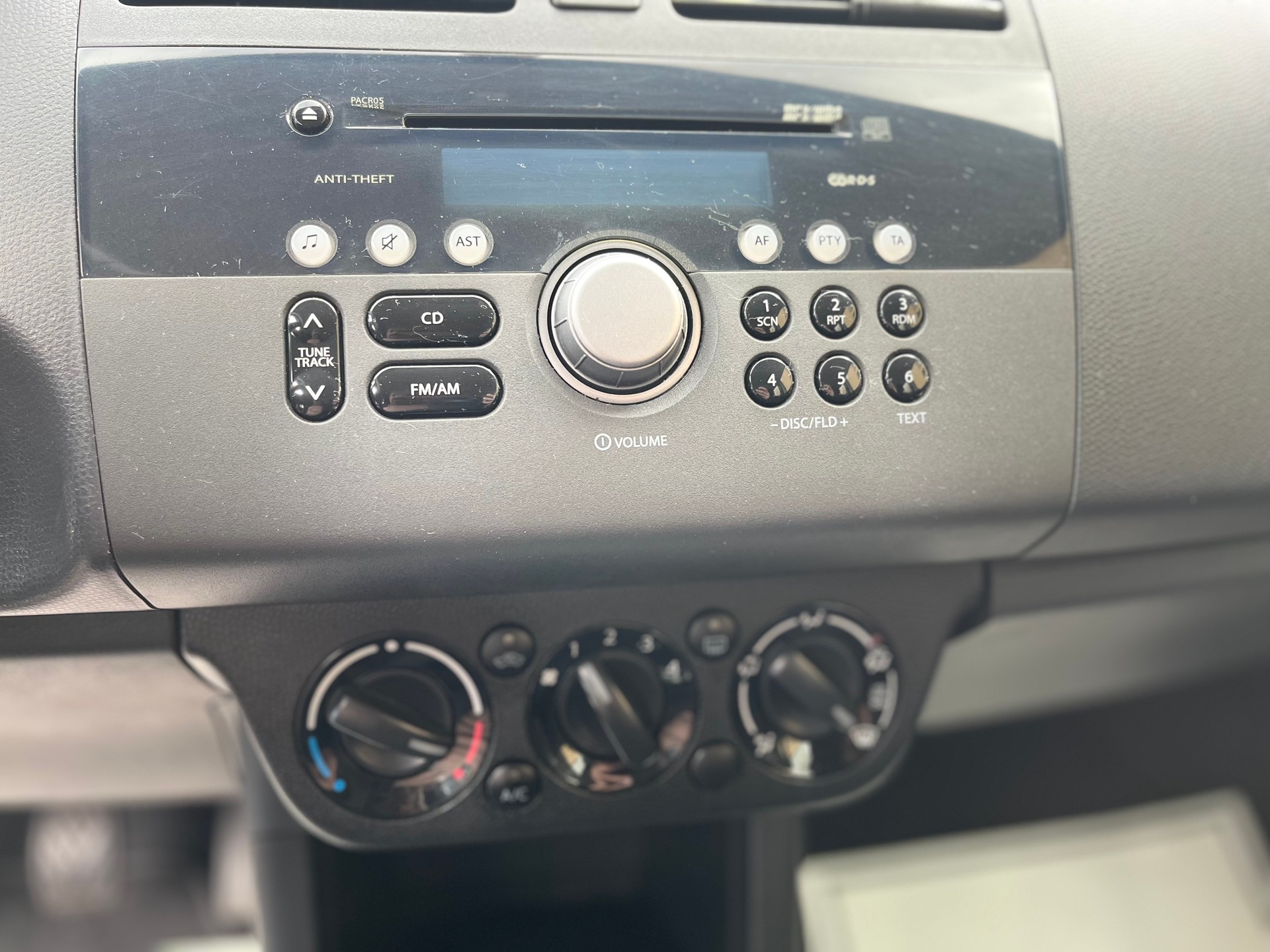 SUZUKI Swift 1.3i 16V GL Top-image-13