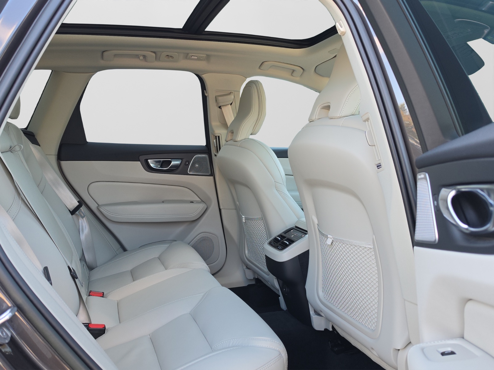 VOLVO XC60 2.0 B5 MH Ultimate Bright AWD-image-9