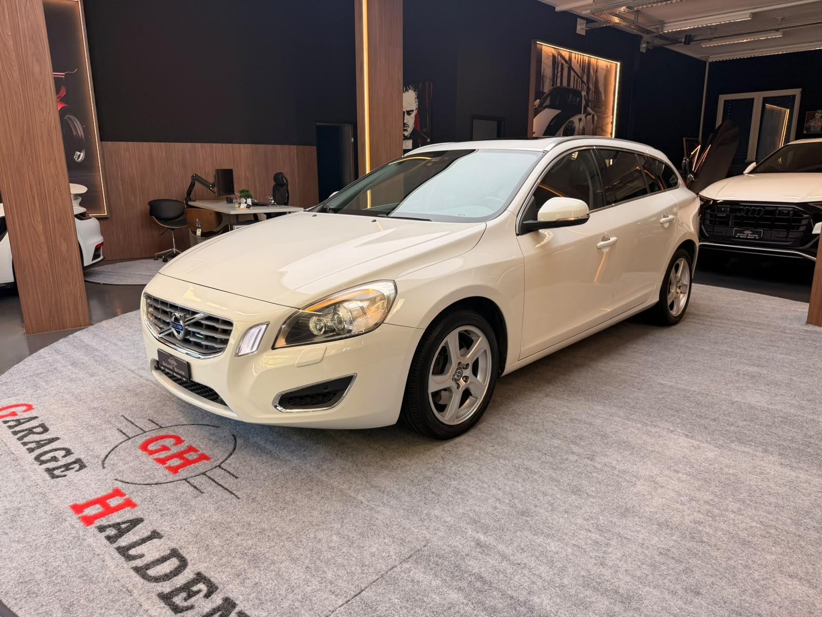 VOLVO V60 3.0 T6 Summum AWD-image-3