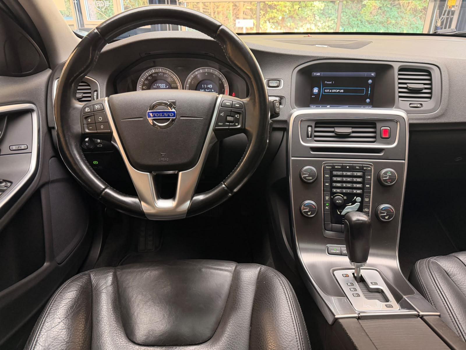 VOLVO V60 3.0 T6 Summum AWD-image-12