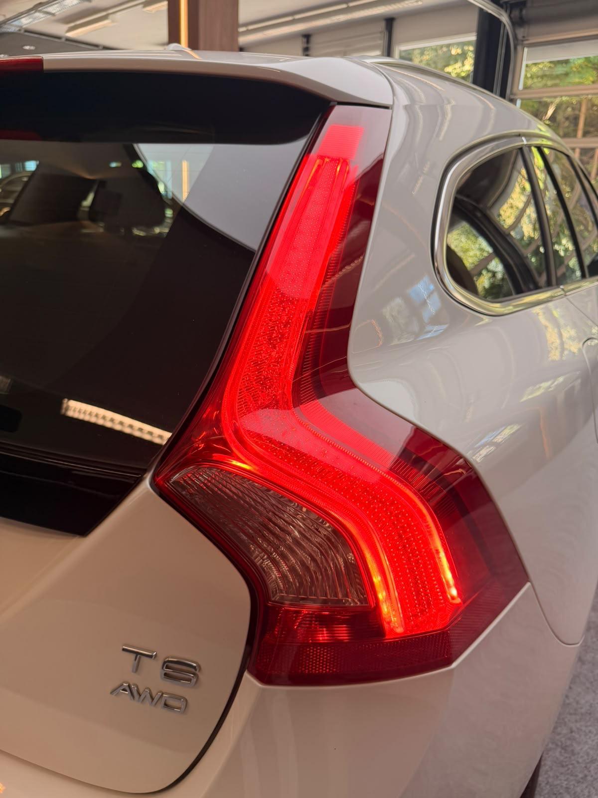 VOLVO V60 3.0 T6 Summum AWD-image-9