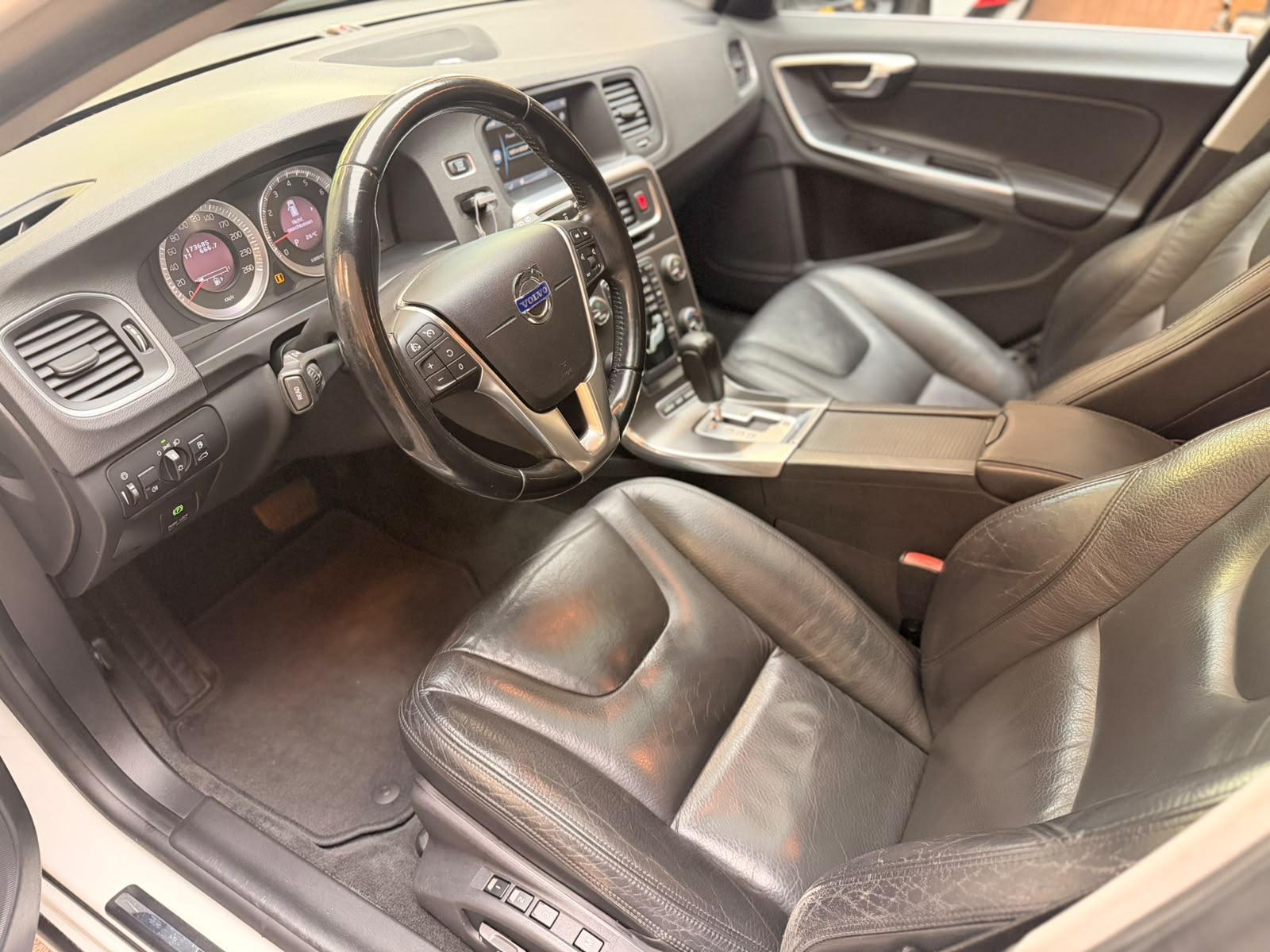 VOLVO V60 3.0 T6 Summum AWD-image-13