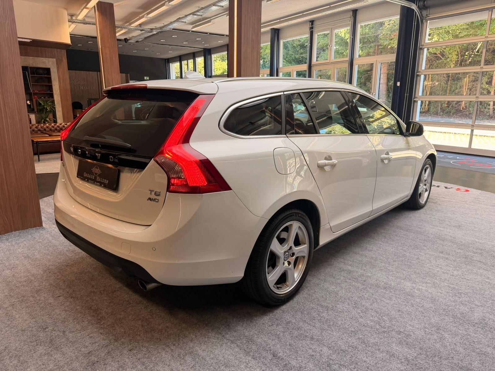 VOLVO V60 3.0 T6 Summum AWD-image-2
