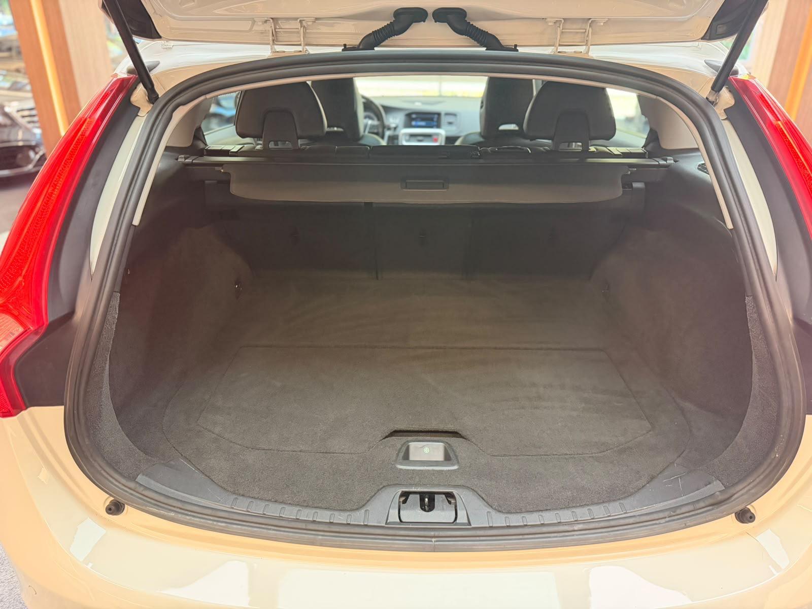 VOLVO V60 3.0 T6 Summum AWD-image-7