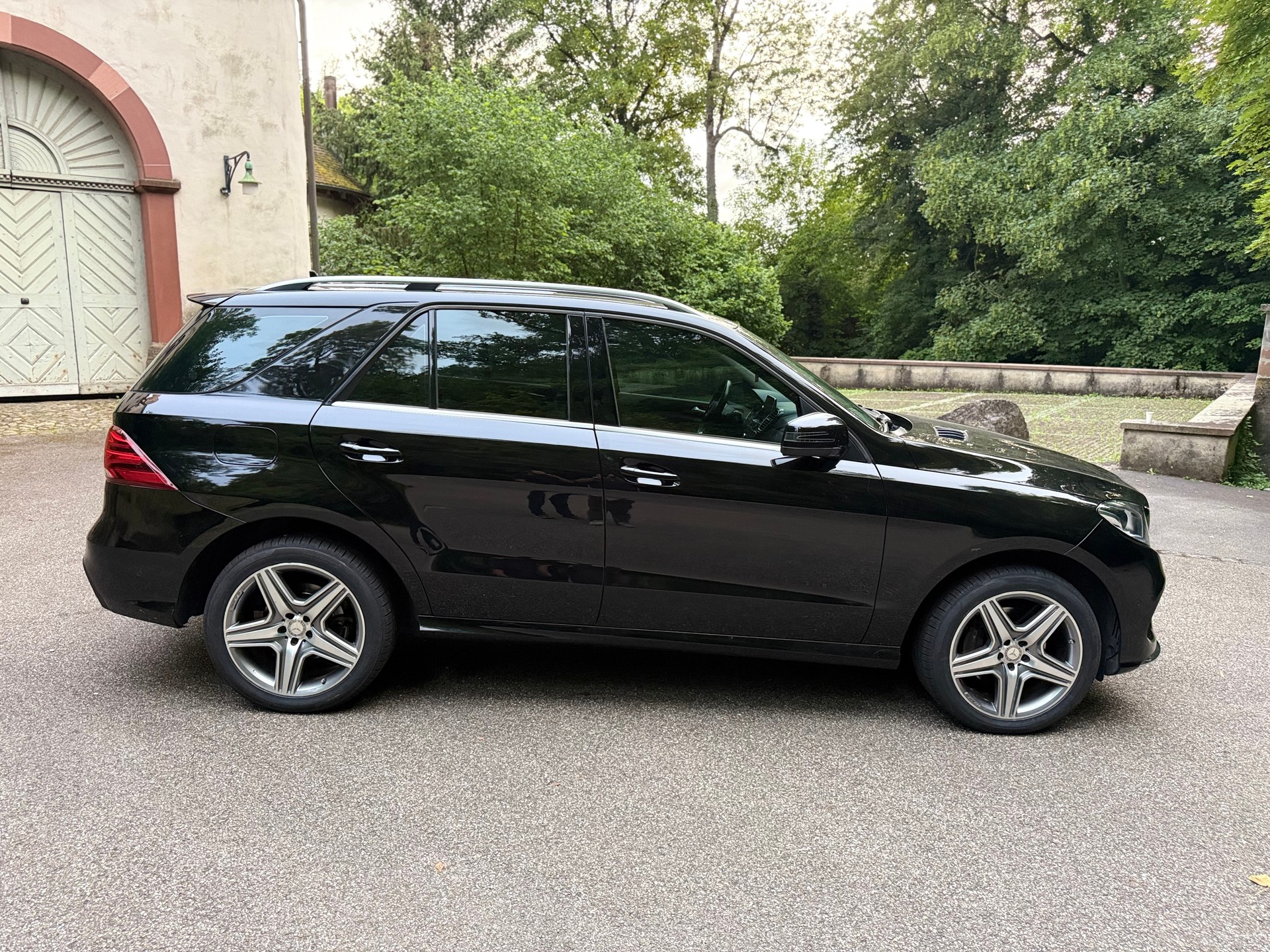 MERCEDES-BENZ GLE 250 d 4Matic 9G-Tronic-image-2