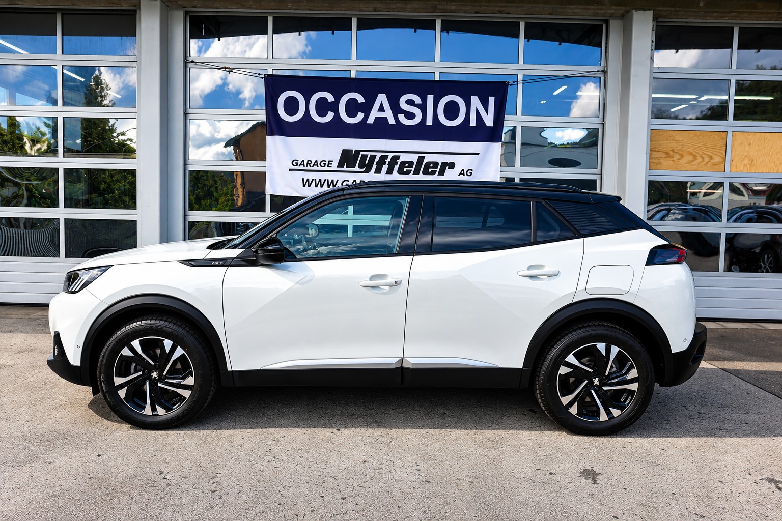 PEUGEOT 2008 1.2 PureTech 130 GT-showroom-element-2