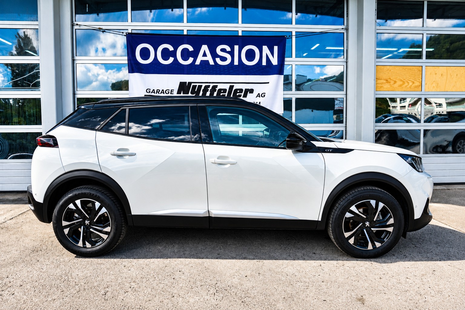 PEUGEOT 2008 1.2 PureTech 130 GT-showroom-element-3