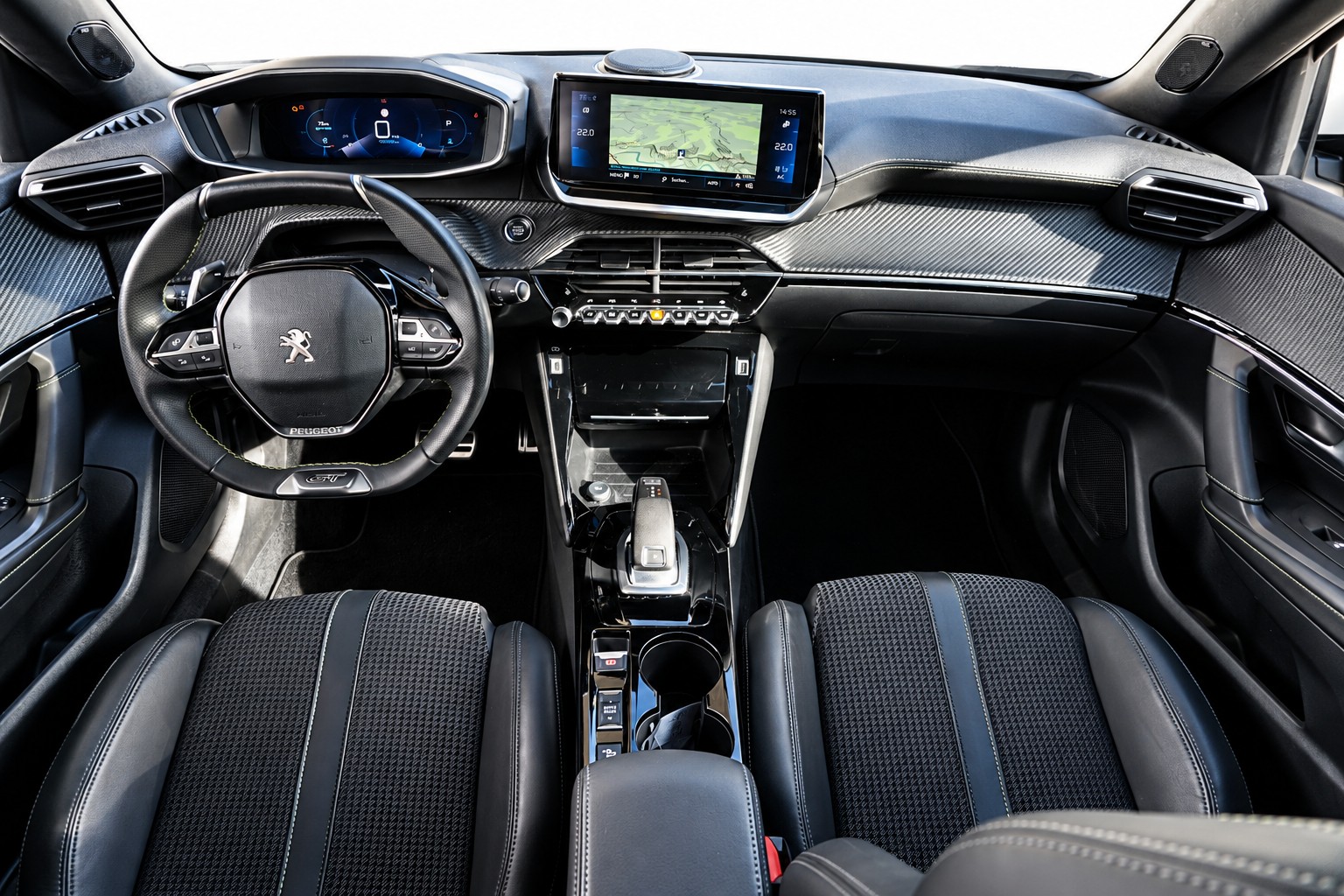 PEUGEOT 2008 1.2 PureTech 130 GT-image-6
