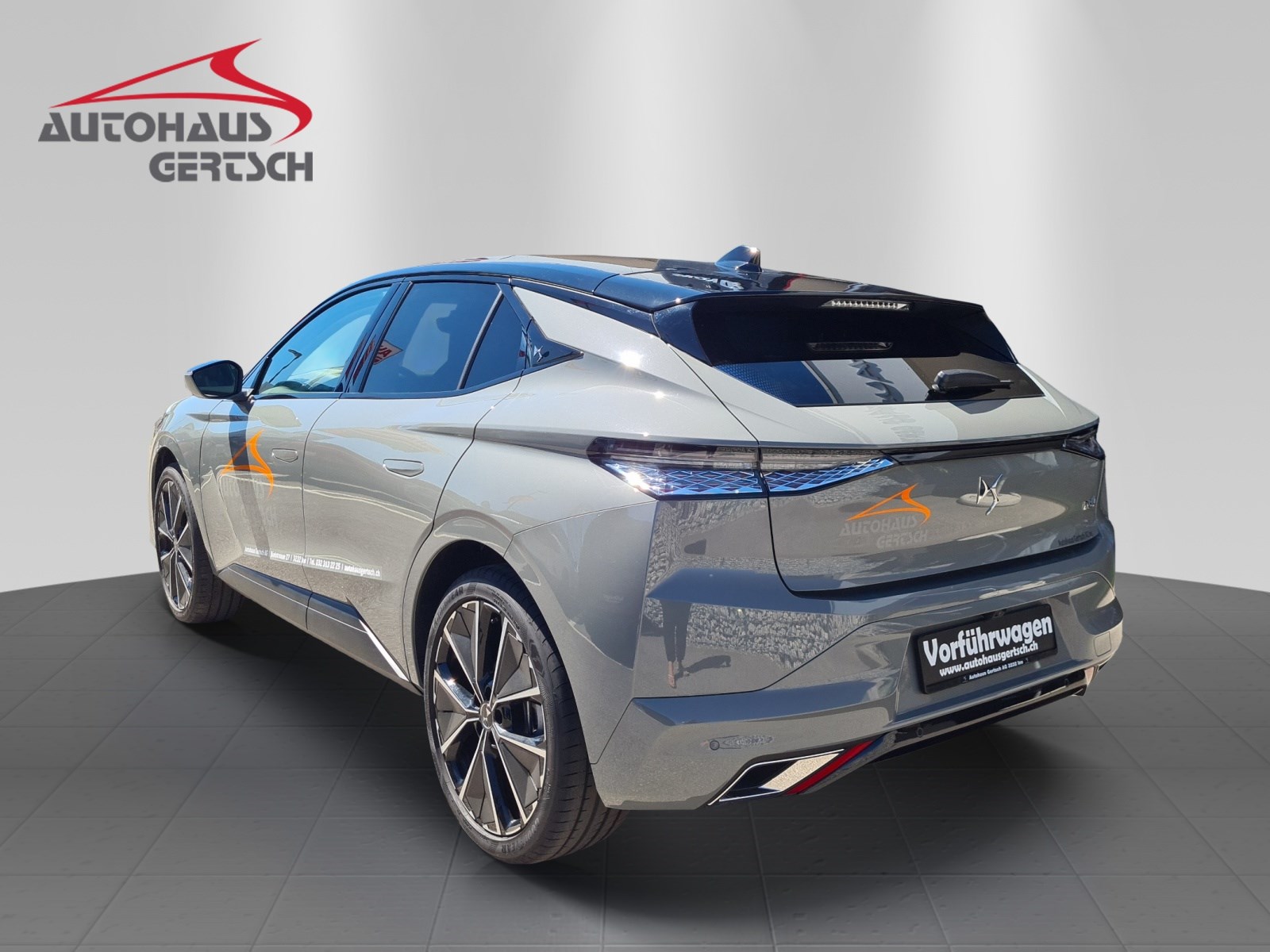 DS AUTOMOBILES DS 4 1.6PT LaPremiereEAT8-showroom-element-3