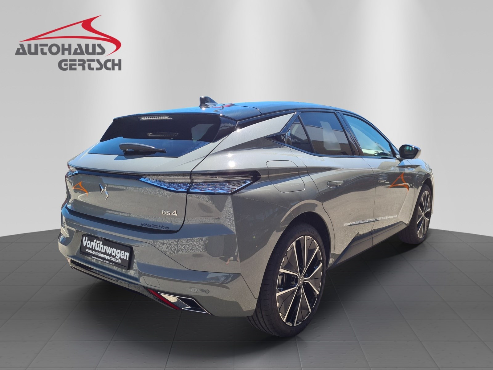 DS AUTOMOBILES DS 4 1.6PT LaPremiereEAT8-showroom-element-1