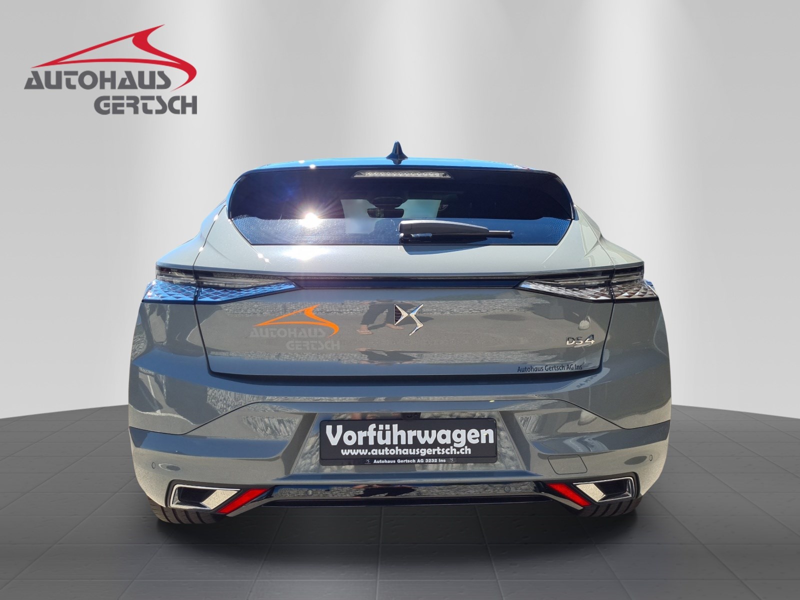 DS AUTOMOBILES DS 4 1.6PT LaPremiereEAT8-showroom-element-2