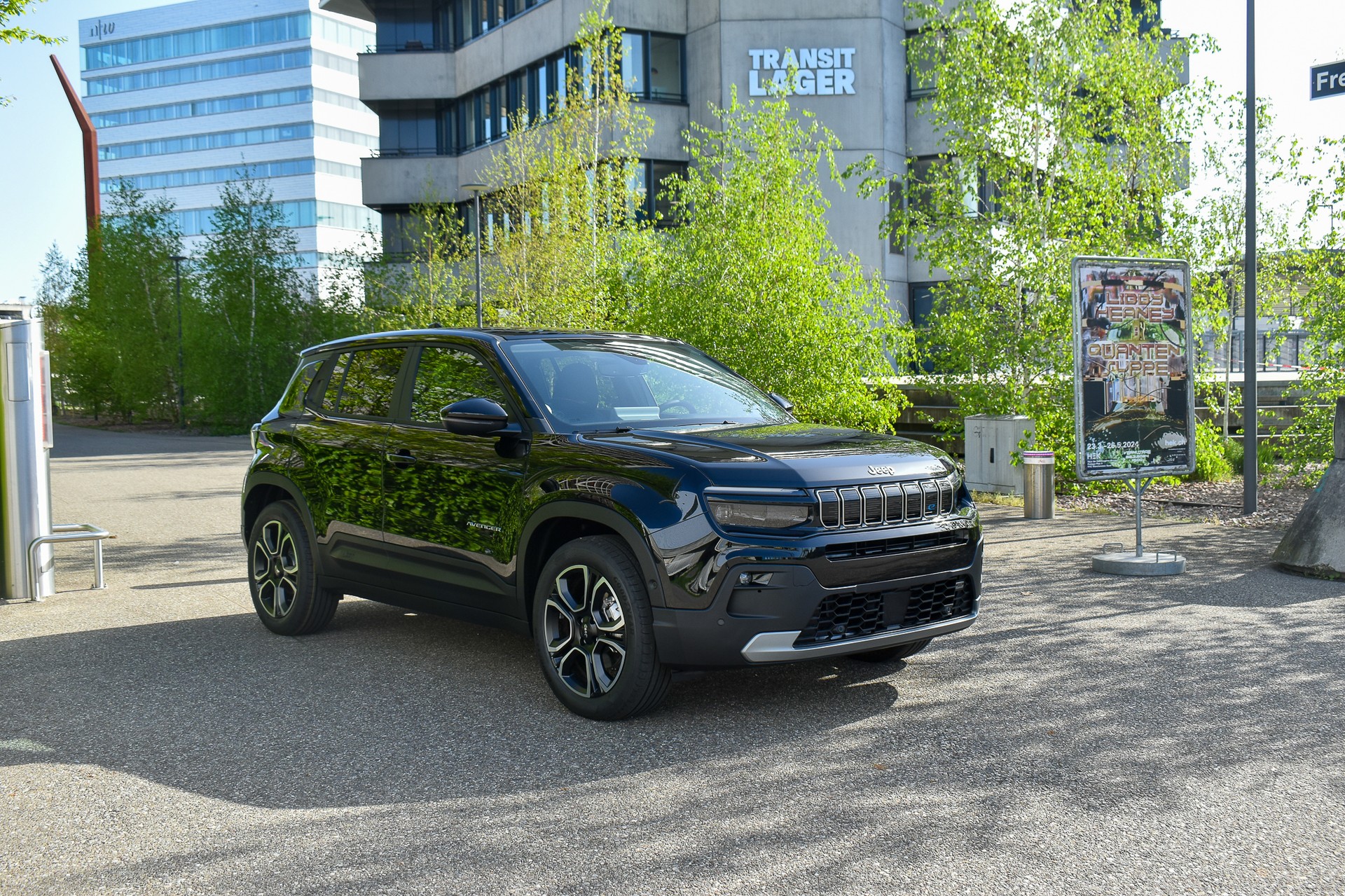 JEEP Avenger 54kWh Summit-showroom-element-3