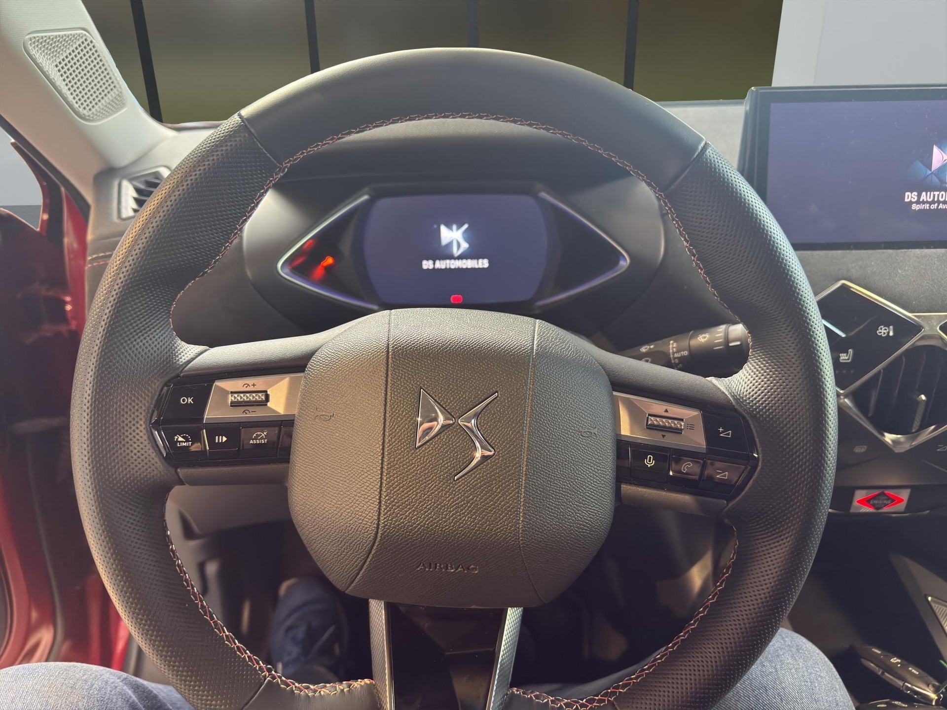 DS AUTOMOBILES 3 E-Tense Ligne Noire-image-9