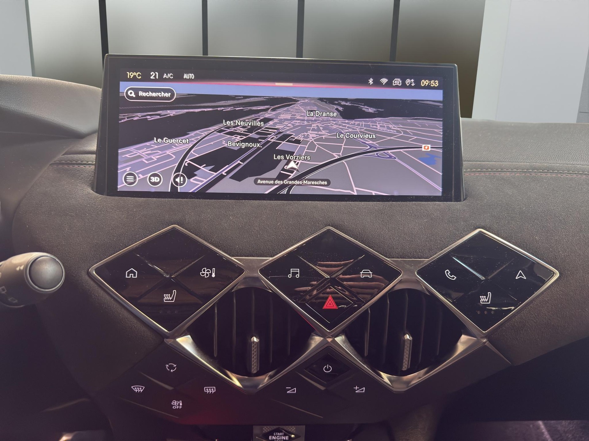 DS AUTOMOBILES 3 E-Tense Ligne Noire-image-14