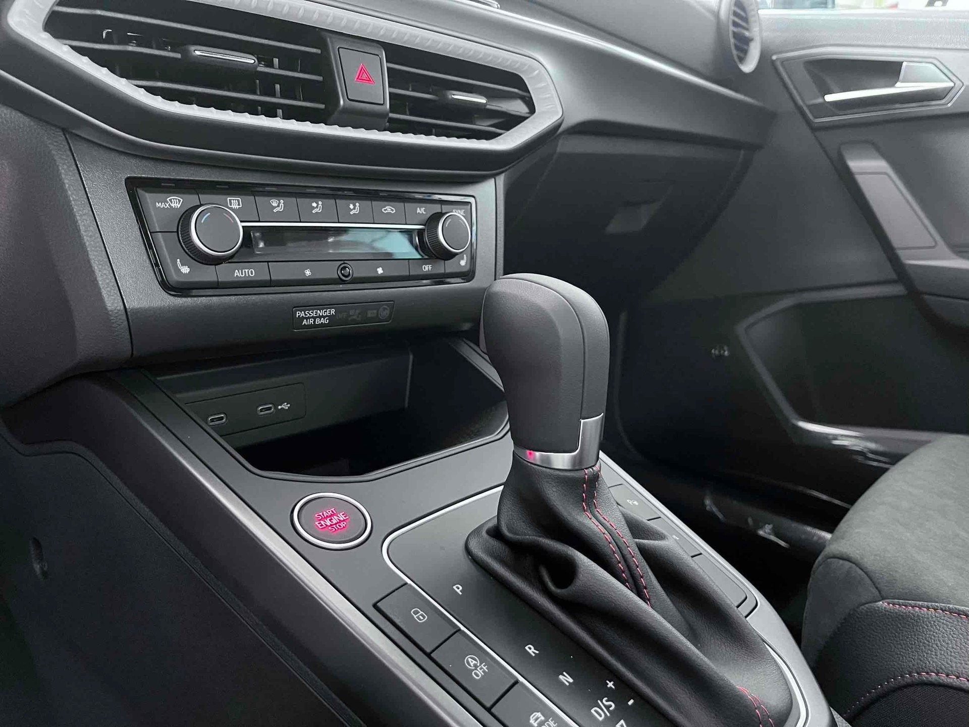 SEAT Arona 1.0 TSI Eco FR Limited Edition DSG-image-10