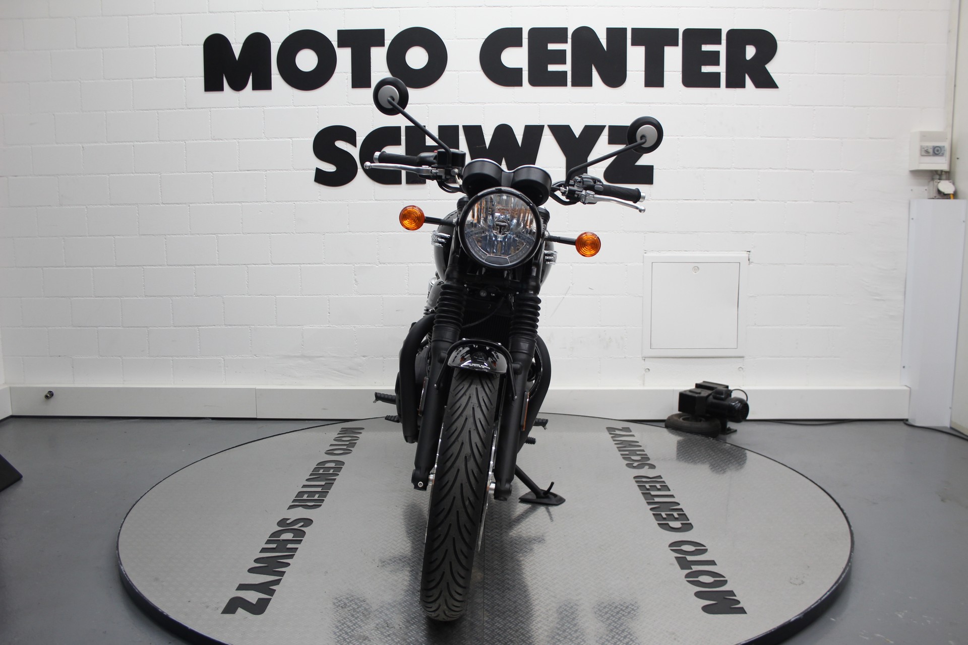 TRIUMPH Bonneville T120-showroom-element-2