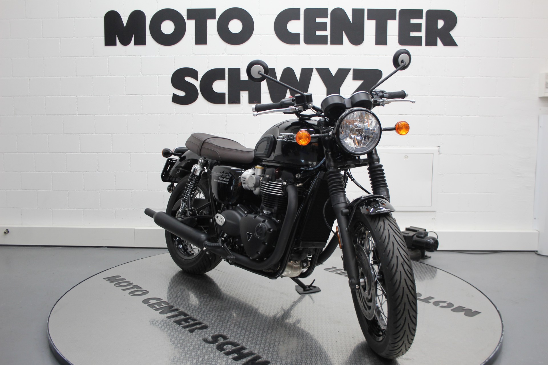 TRIUMPH Bonneville T120-showroom-element-1
