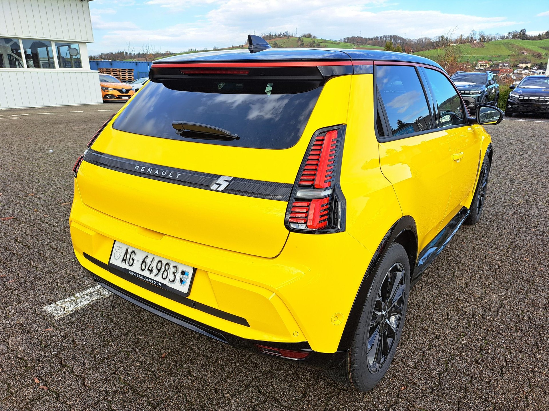 RENAULT R5 E-TECH 100% ELECTRIC iconic five 150PS Comfort Range-image-3