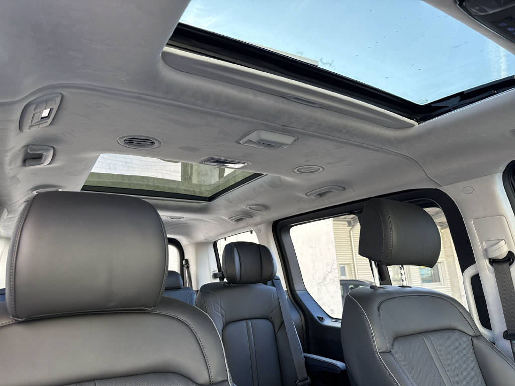 HYUNDAI Staria Premium 1.6 GDi HEV Vertex-image-9