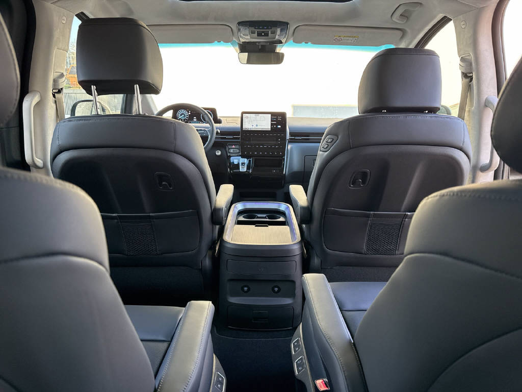 HYUNDAI Staria Premium 1.6 GDi HEV Vertex-image-7